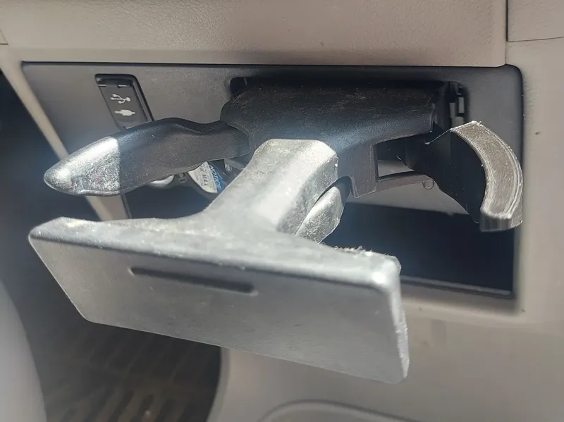 Cup holder Arm for Toyota Sienna Part# 55620-08050