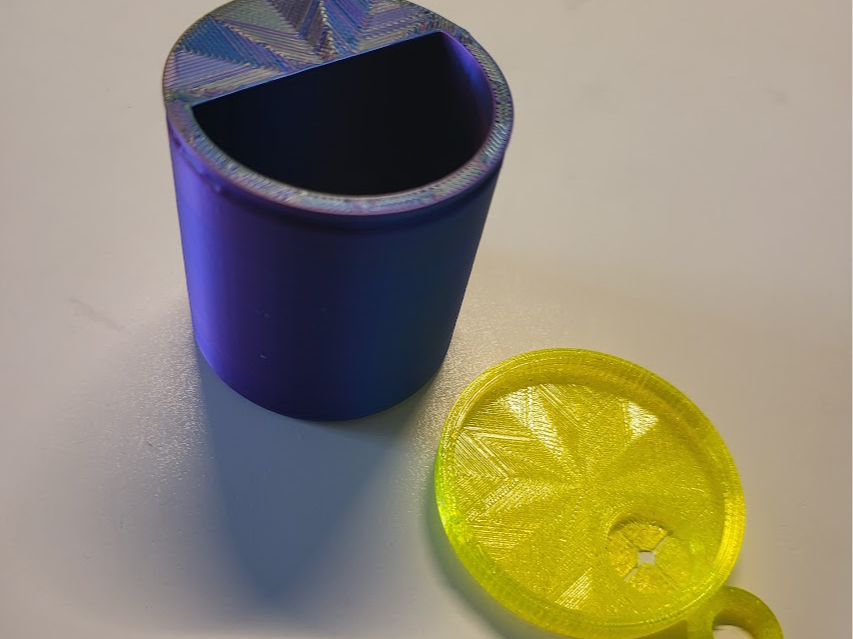 Portable Ashtray with rotating snap-on TPU lid