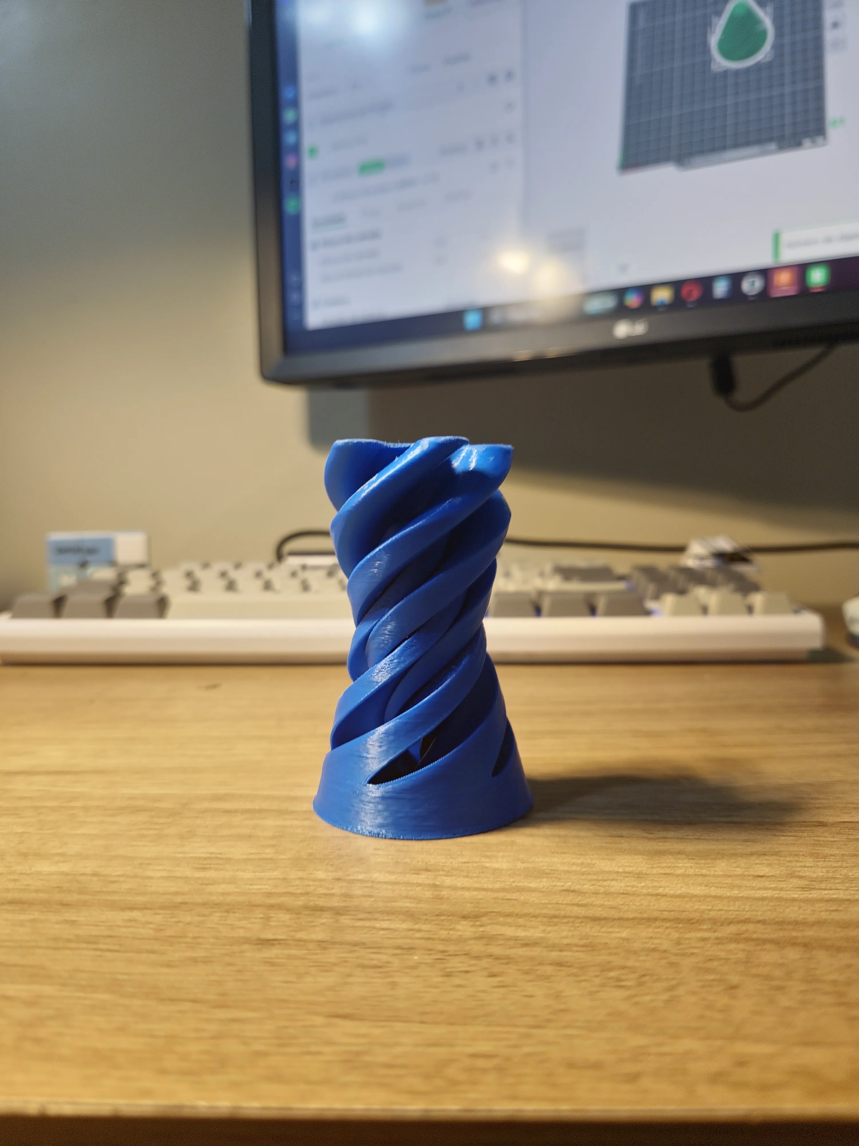 Hypnotic Spiral Helix V1 - No Supports - Free 3D Print Model - MakerWorld