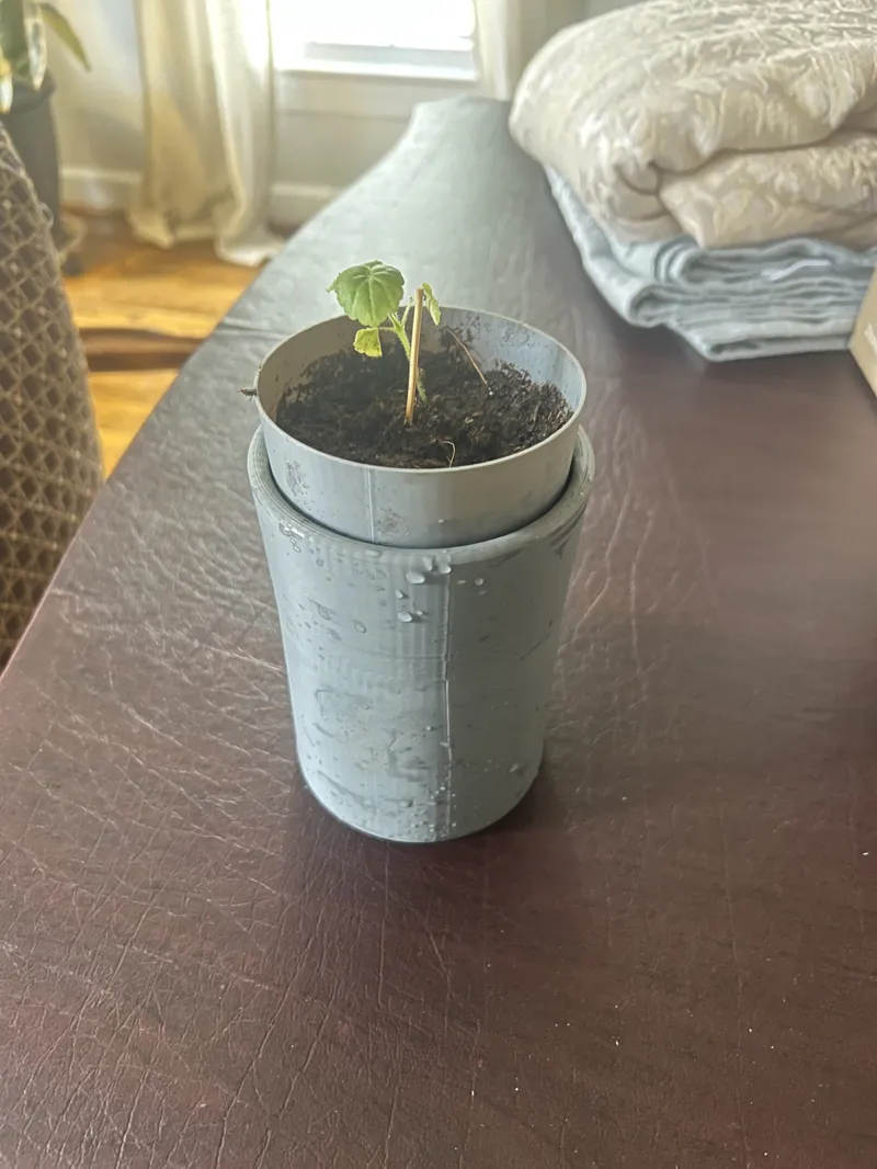Self Water Pot