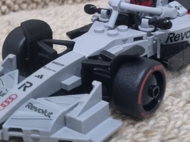 f1  6813