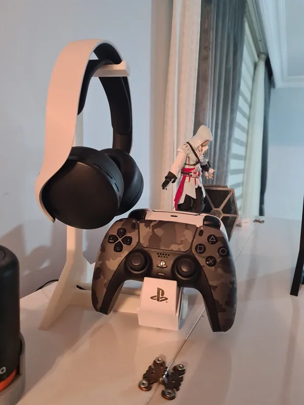 PS5 Dual Sense and Pulse3D Headphone Desktop Stand