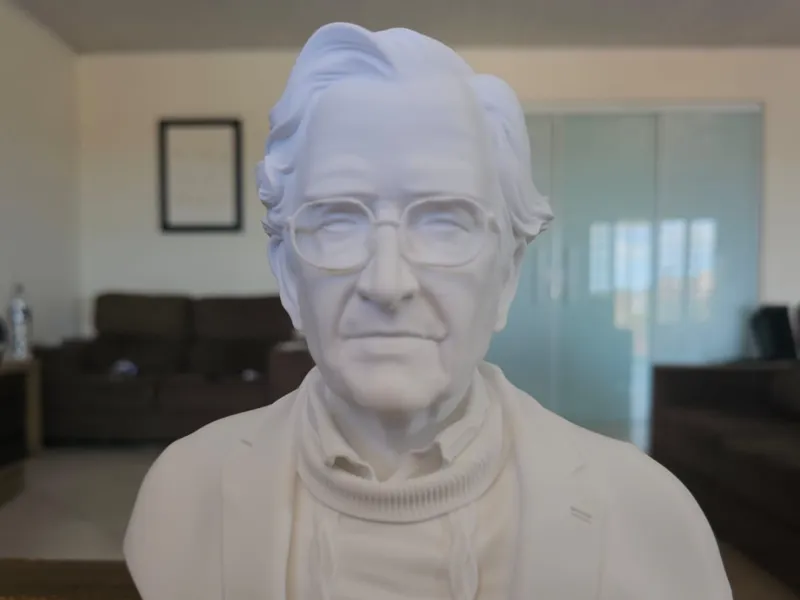 Busto Noam Chonsky