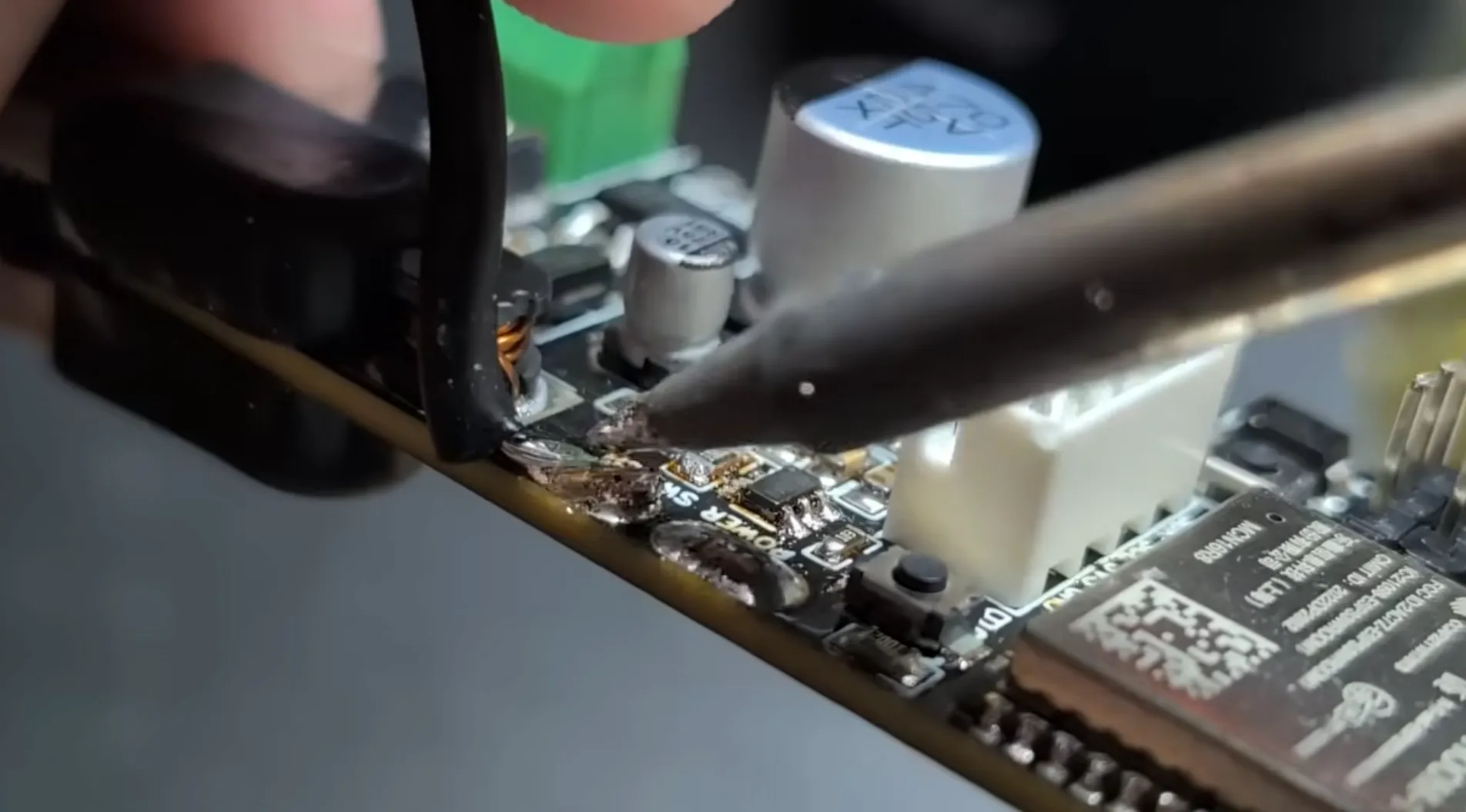 battery-connector-solder