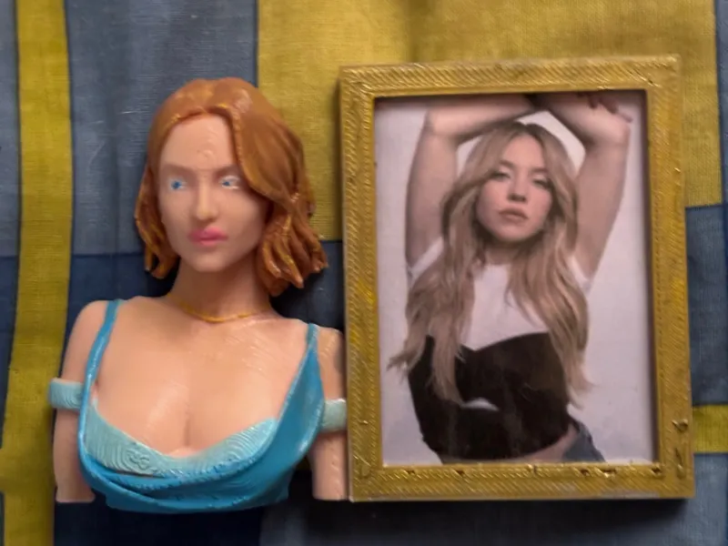 Sydeny Sweeney Photo Frame + Bust