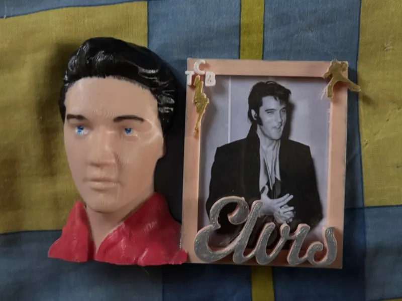 Elvis Plesley Photo Frame + Bust