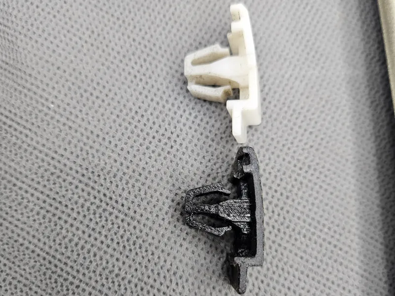 Honda Prelude 3G BA4 Clips fuer die Seitenleisten