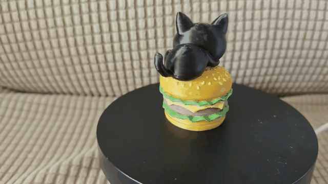 汉堡上的小猫咪
