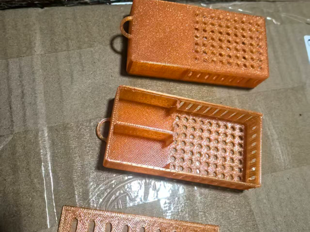 蜜蜂囚王笼