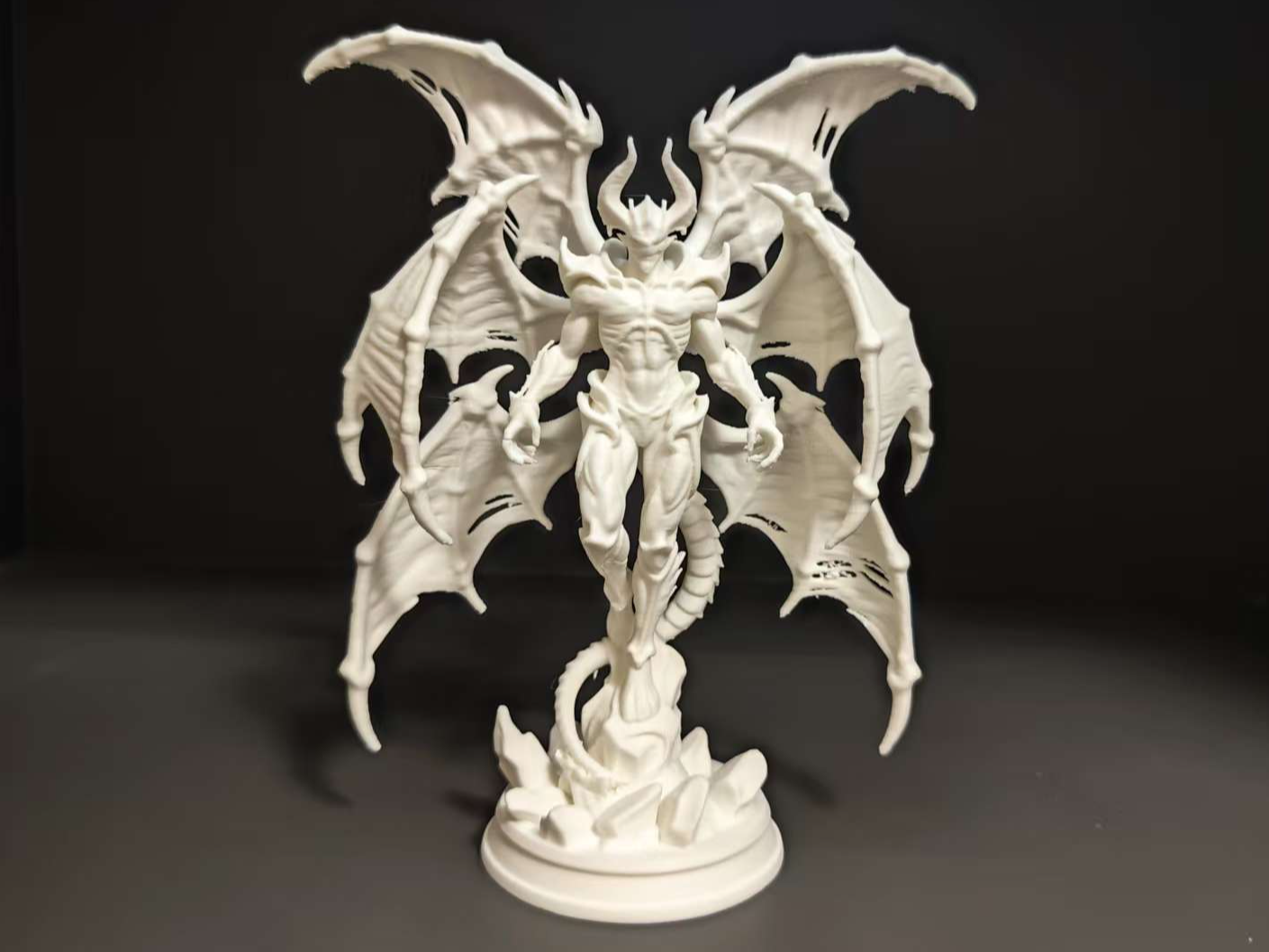 细节满满的手办 大恶魔