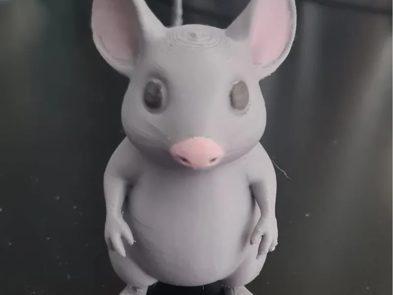 Süße graue Hausmaus