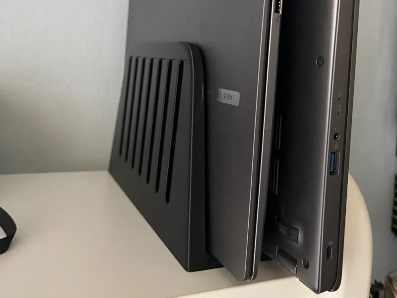 Double laptop stand