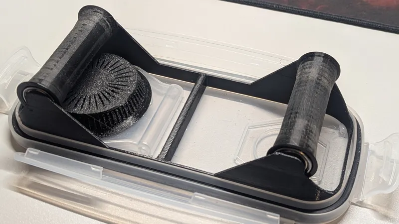 Filament dry box with rollers