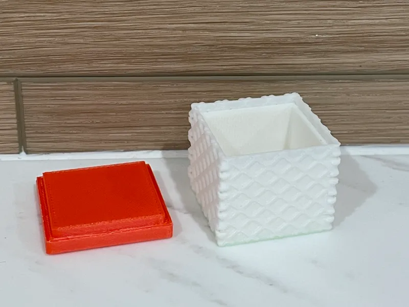 Diamond patterned box