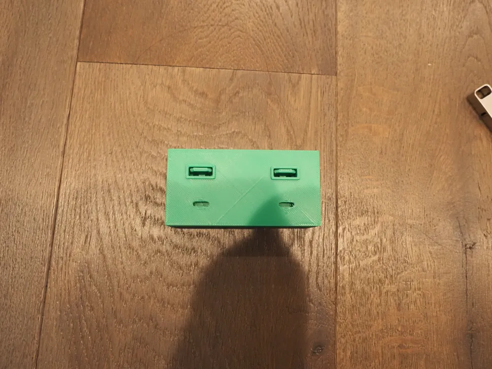 USB-LAUFWERK-HALTERUNG – Kostenloses 3D-Druckmodell – MakerWorld