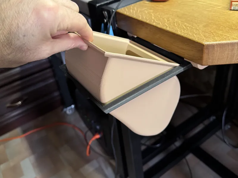 Desktop trash can