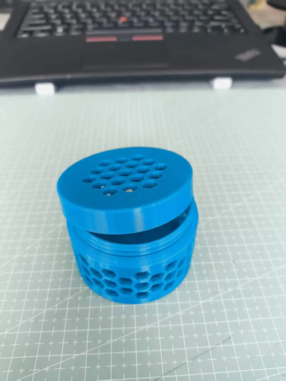 Threaded Lid Insect Box - Free 3D Print Model - MakerWorld