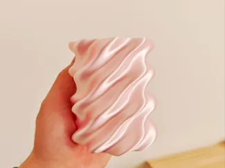 丝绸波纹笔筒