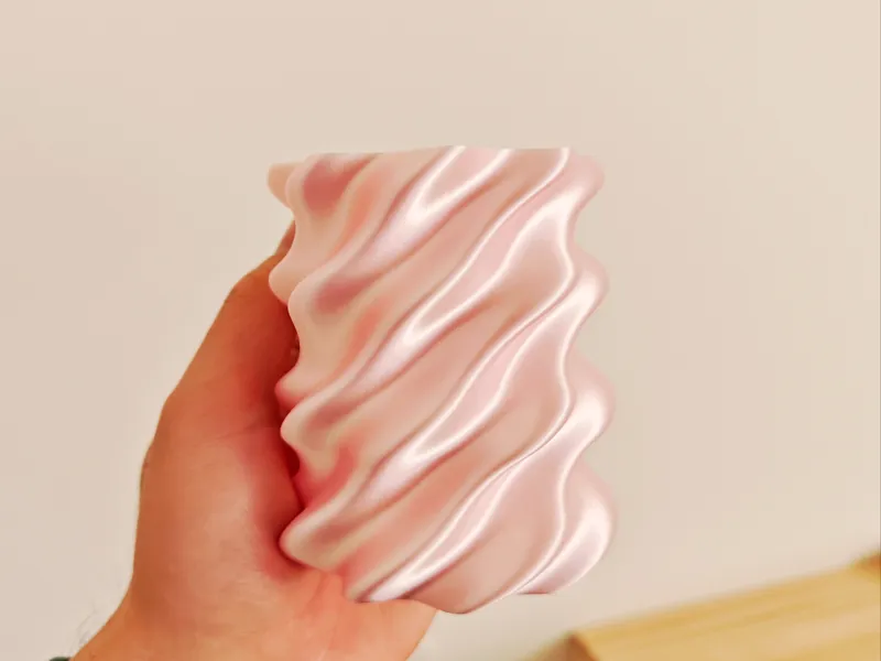 丝绸波纹笔筒
