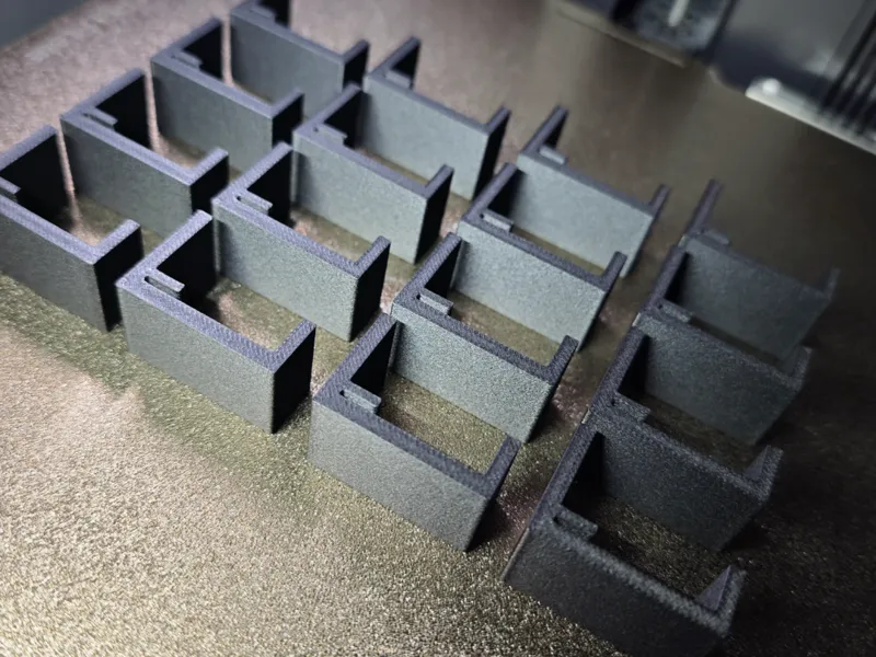 Kabelhalter für AIKO Module