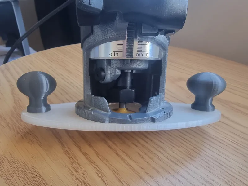 Router base plate with handles for wood carving