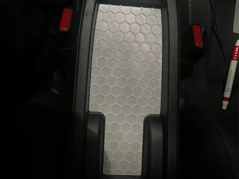 Toyota Yaris Cross 中央扶手储物盒防滑垫（TPU / 精准贴合 / 静音防刮）