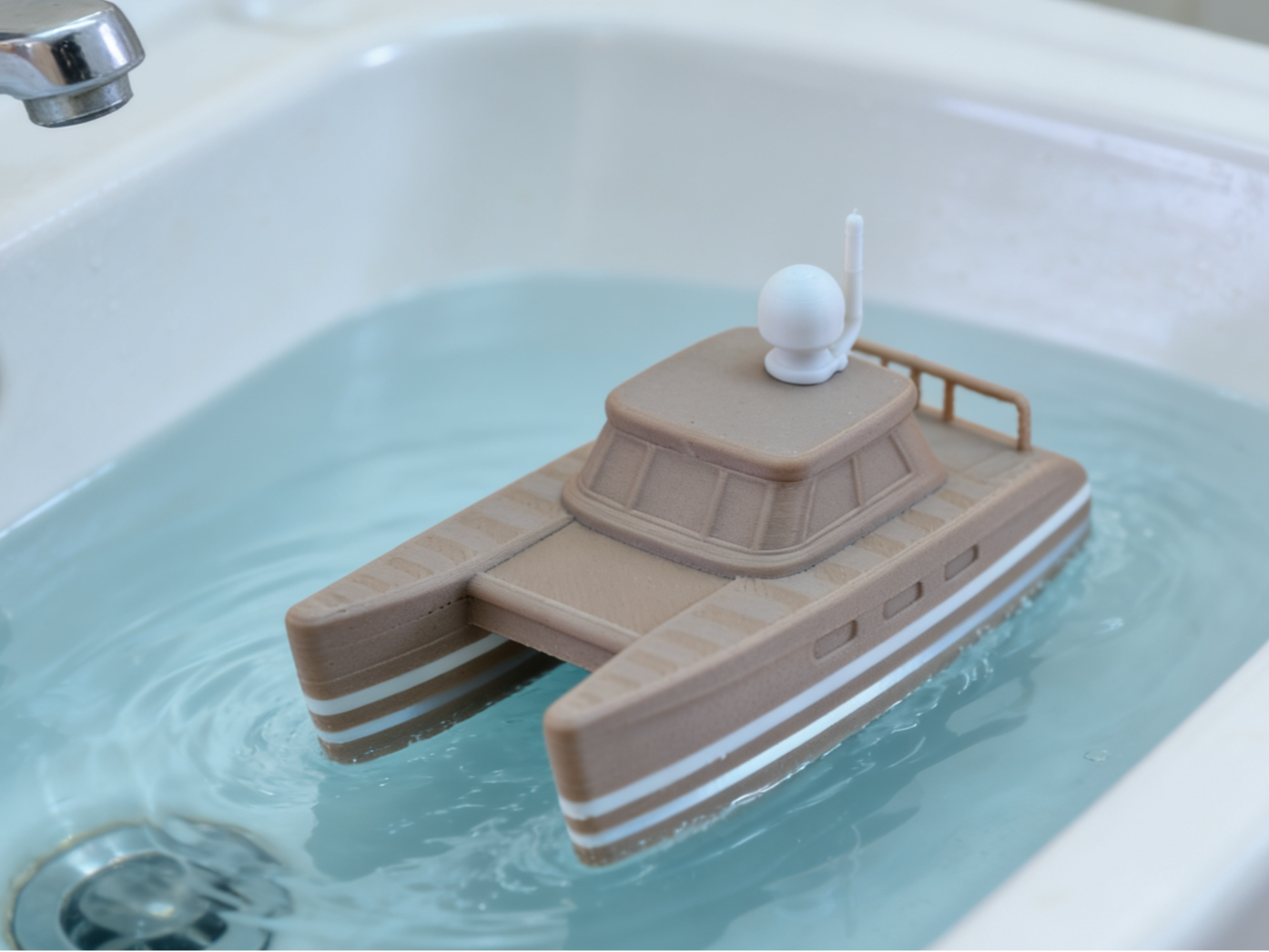 可以浮在水上的双体游艇