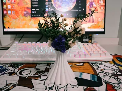 Mini Desktop Vase Ornament