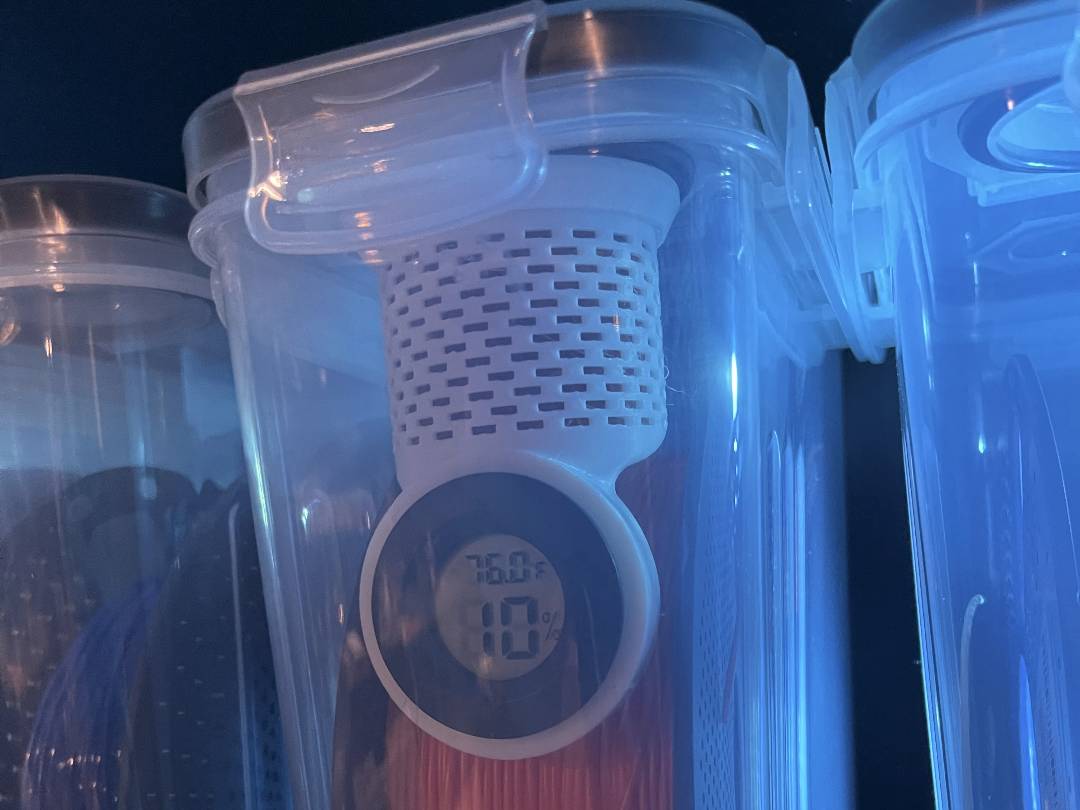 Snap in desiccant holder