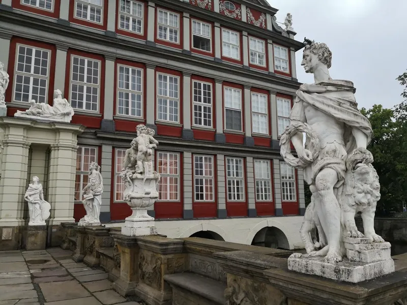 Figuren der Schloss Brücke in Wolfenbüttel