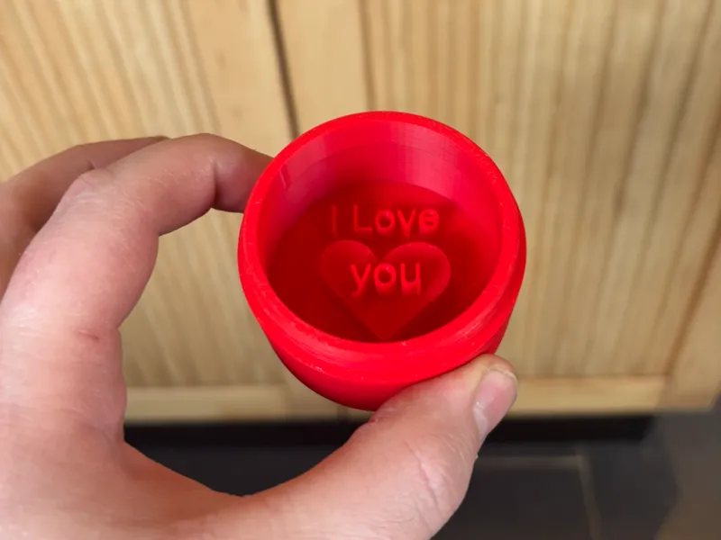 Valentine screw cap box with 3D message.