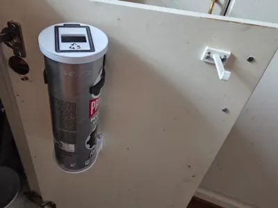Pringles can wall mount + cap for battery recyling