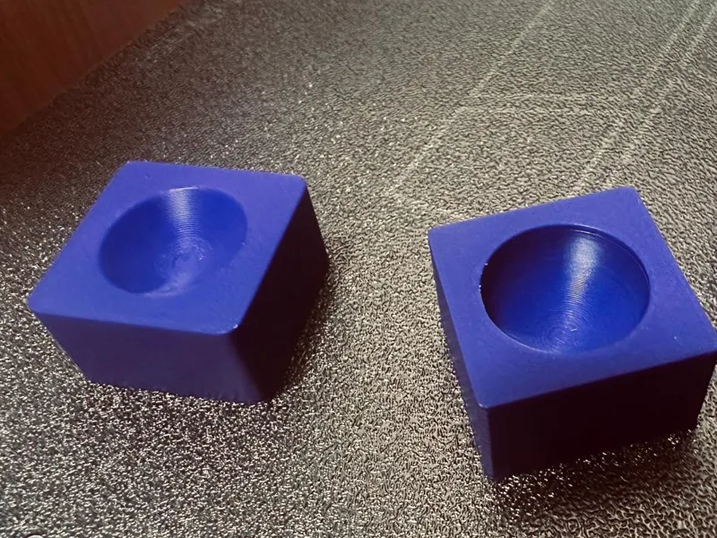 Eyelash glue container