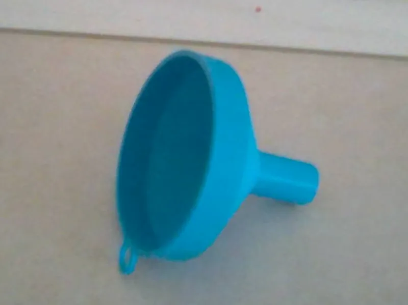 Funnel with hole for clip (no support needed)