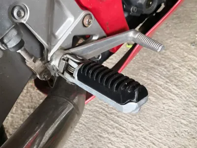 Suzuki RF600 foot peg