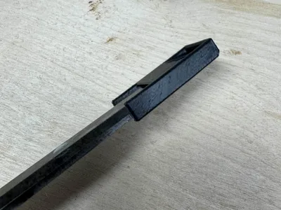 Chisel tip protector with built in supports 