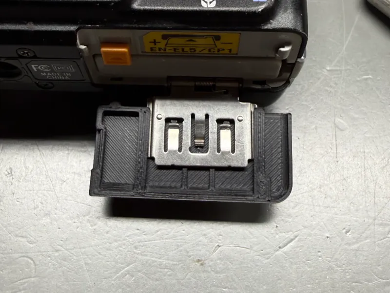 Nikon Coolpix 4200, 5200, 5900, 7900 Battery Cover