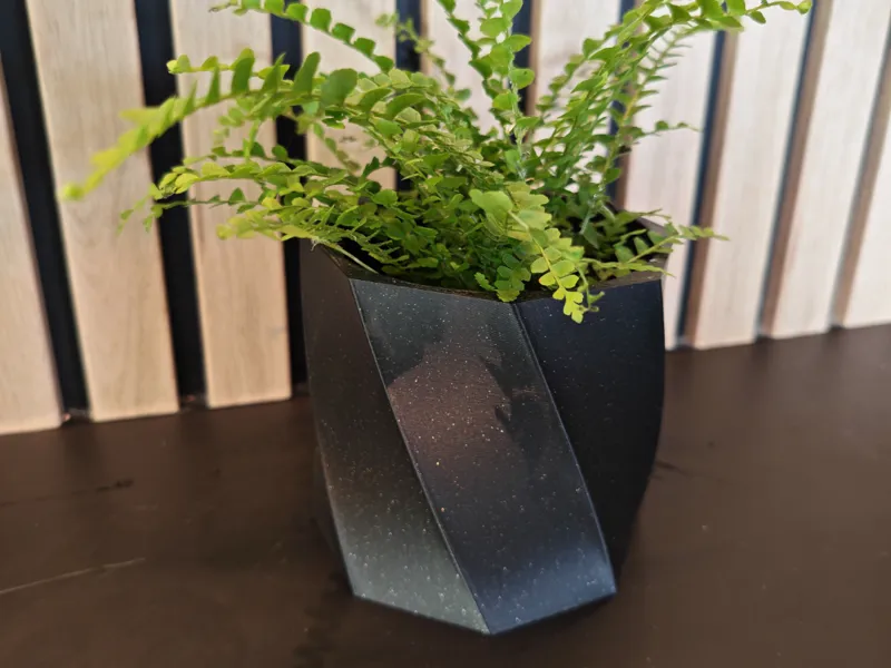 Twisted Low-Poly Planter / Geometric Pot