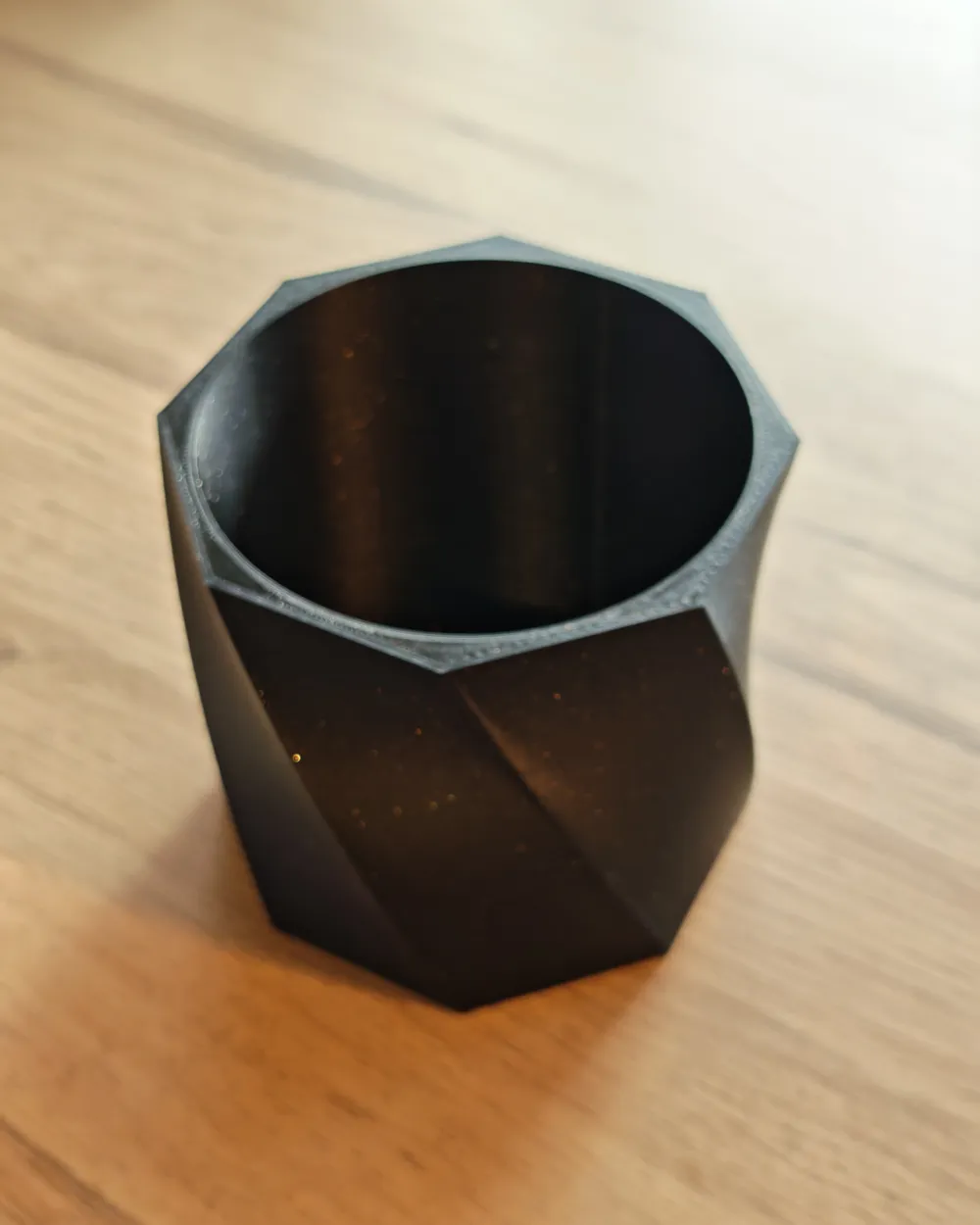 Twisted Low-Poly Planter / Geometric Pot - Free 3D Print Model - MakerWorld