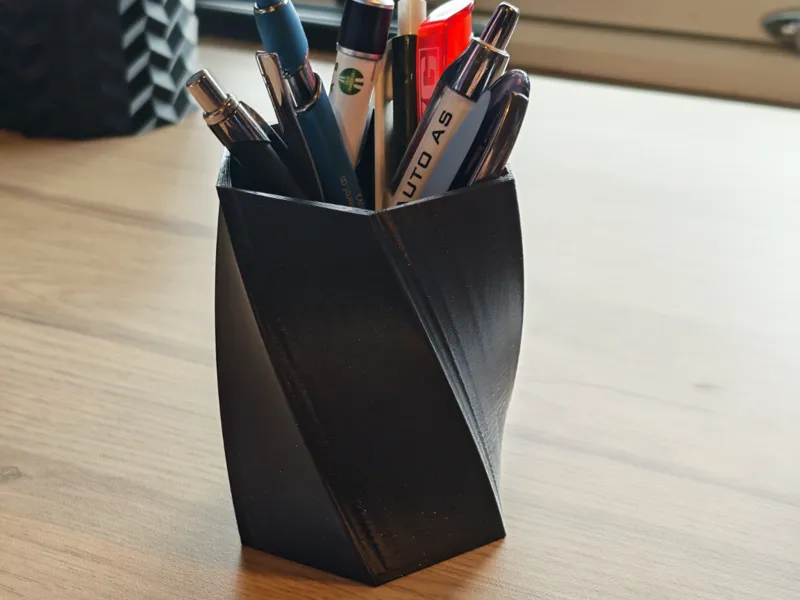 Geometric Twisted Pen Cup / Desk Organizer