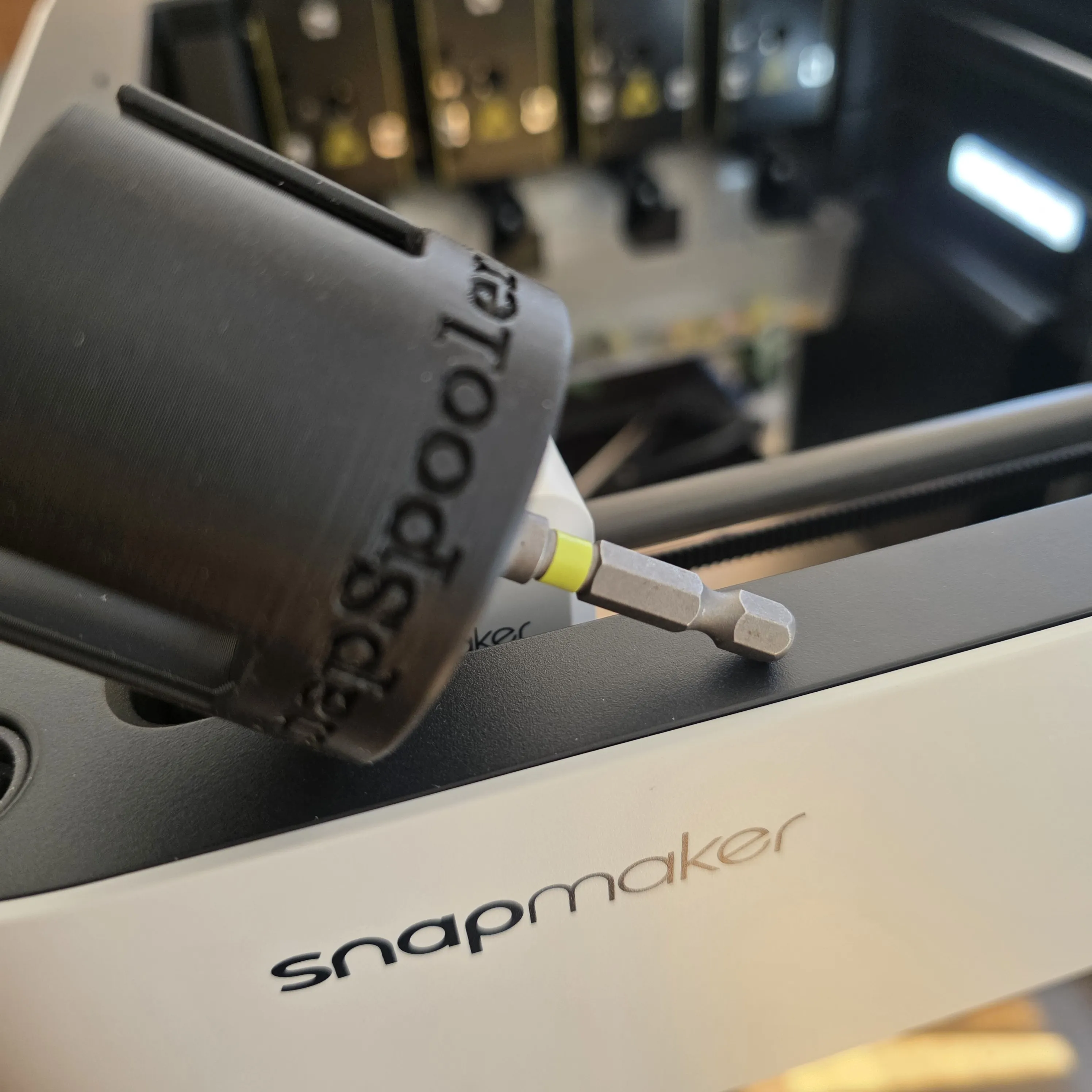 image showing the SnapSpooler U1 with the Snapmaker U1 printer