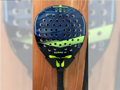 Padel/tennis racket holder