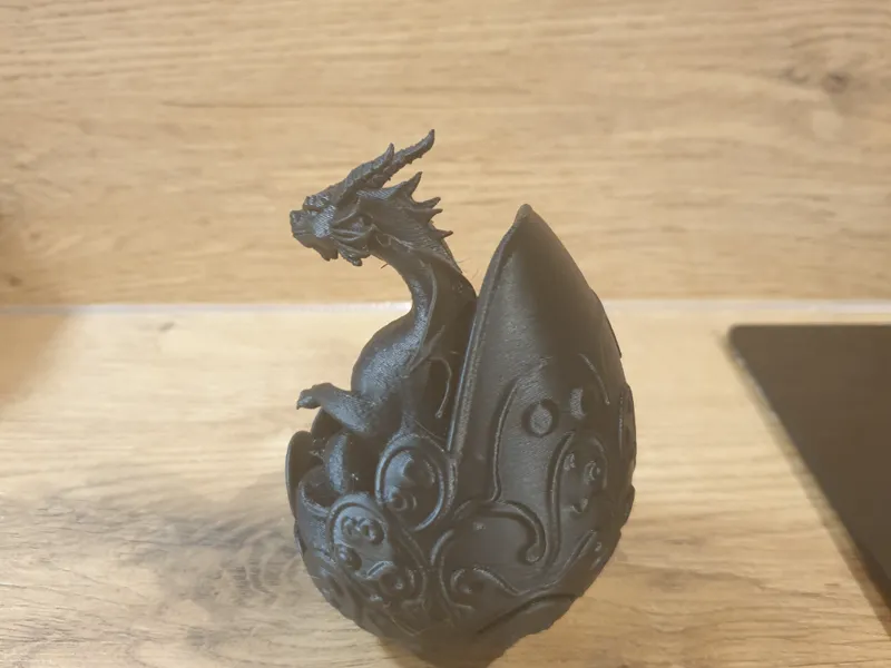 Drachenbaby im ei 
