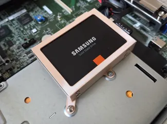 Cage for two SSDs (HPE ProLiant DL380 gen9 / g9)
