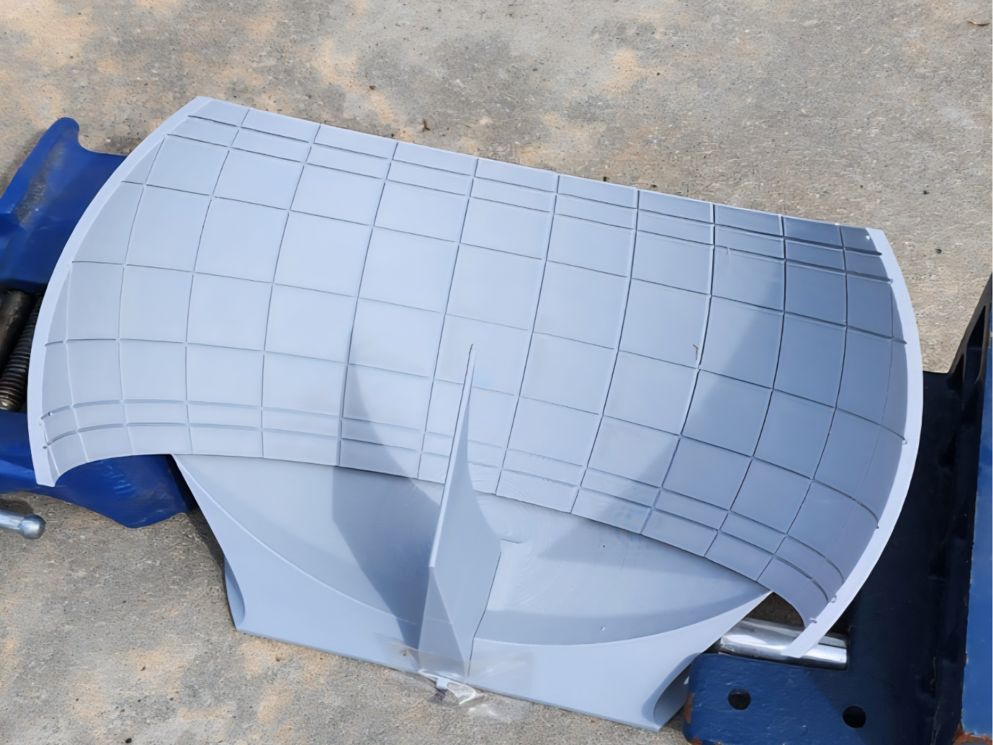 Customizable Latitude Scaphe Sundial 