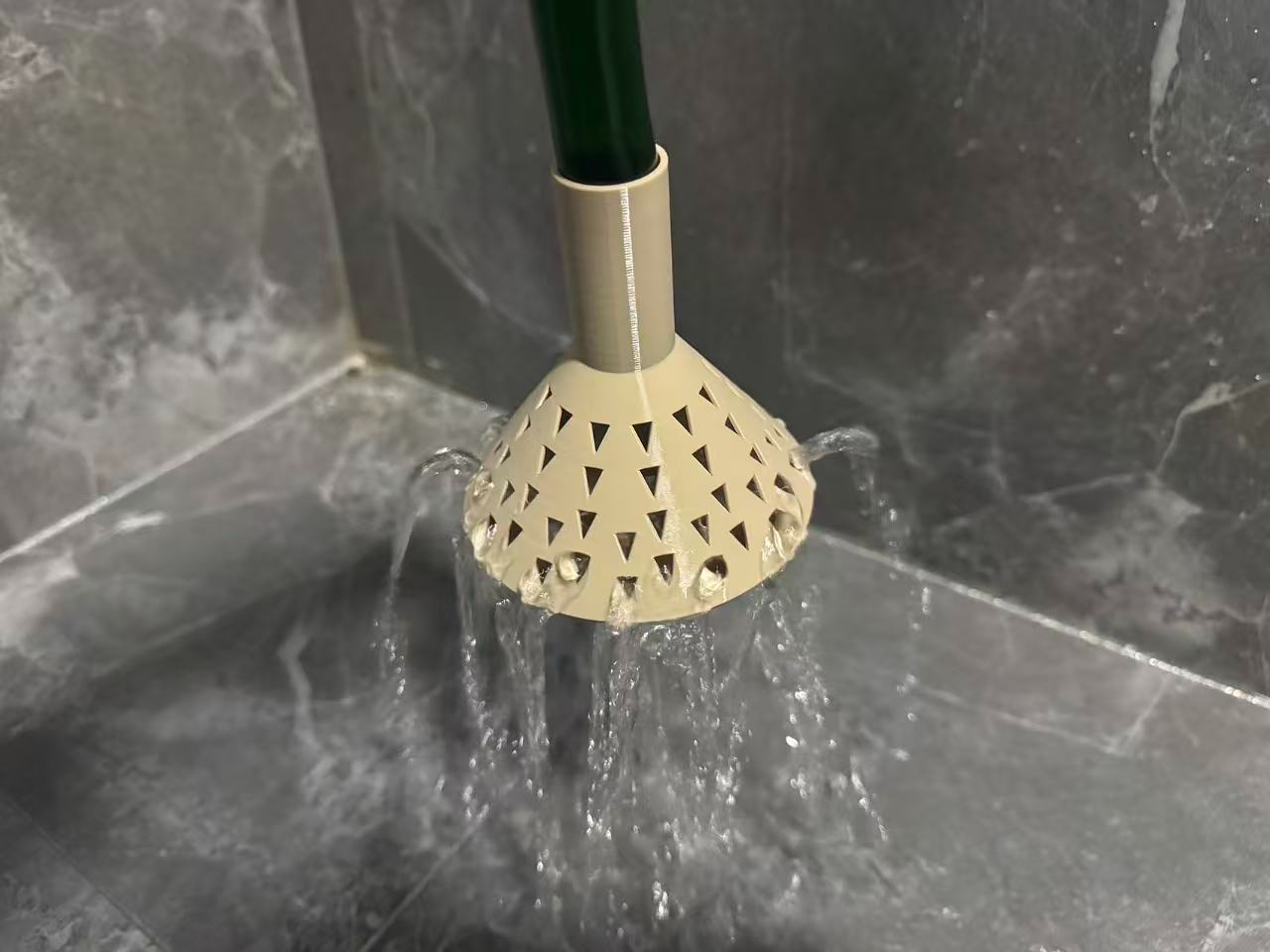 鱼缸换水静音缓冲器（4分管直插版）