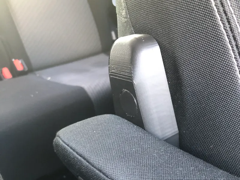 lower the armrest Toyota Verso-S 2014