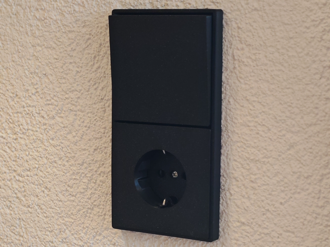 Moderne Steckdose/Wandschalter