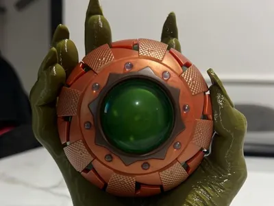 Green Goblin Bomb/Hand Display and Plate