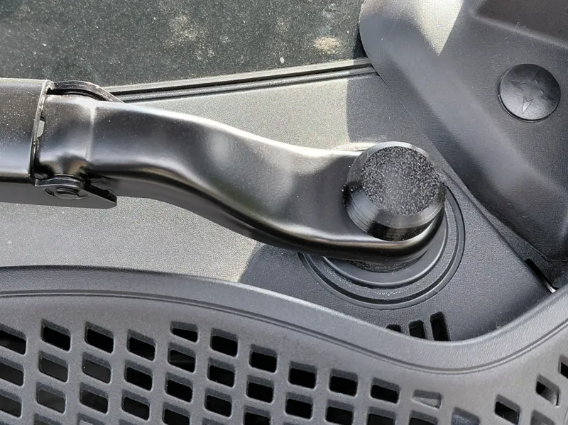 Renault Captur/Symbioz wiper nut cover